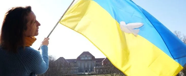 Ukrainefahne mit Friedenstaube - AKB